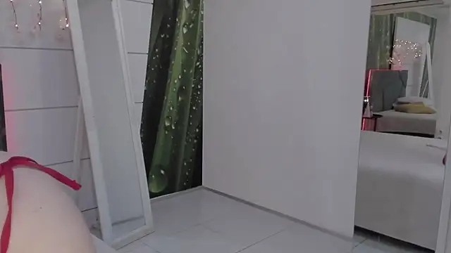 HollyTailors online show from 04.02.26