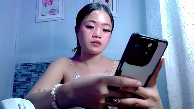 Snapshot of sapphire_amora chatting on 10.16.25 sapphire amora online show from 10.16.25