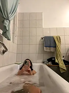 Emilia Mausi online show from 11.04.25