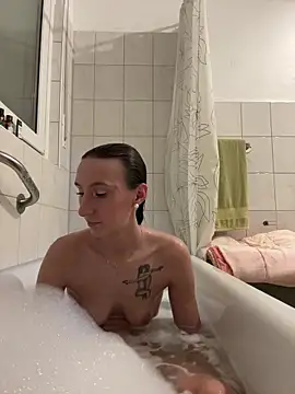 Emilia Mausi online show from 12.14.25