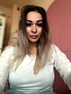 iSelena online show from 10.20.25