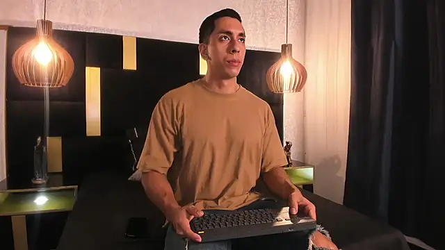 Lucio  Fox online show from 05.08.26