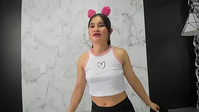 Snapshot of naughty_milf4u_ chatting on 09.17.25 naughty milf4u online show from 09.17.25