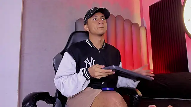  Leohot  online show from 11.28.25