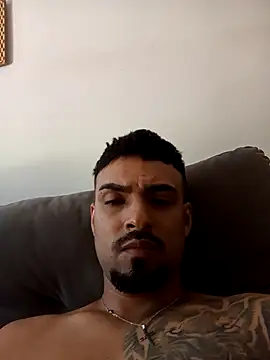 Snapshot of nnyzinho17 chatting on 12.18.25 nnyzinho17 online show from 12.18.25