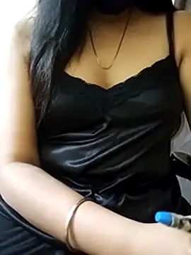 Snapshot of Quinn_Bebo chatting on 10.28.25 Quinn Bebo online show from 10.28.25