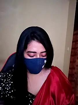 Snapshot of Quinn_Bebo chatting on 11.28.25 Quinn Bebo online show from 11.28.25