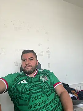 Snapshot of raulgzz4 chatting on 06.19.26 raulgzz4 online show from 06.19.26
