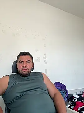 Snapshot of raulgzz4 chatting on 07.21.26 raulgzz4 online show from 07.21.26