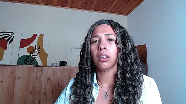 IVONNE COLLINS33 online show from 10.14.25