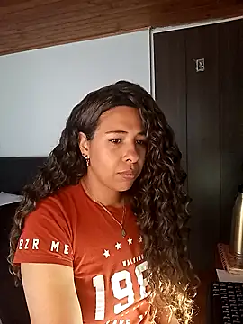 Snapshot of IVONNE_COLLINS33 chatting on 11.03.25 IVONNE COLLINS33 online show from 11.03.25