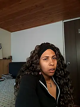 Snapshot of IVONNE_COLLINS33 chatting on 11.06.25 IVONNE COLLINS33 online show from 11.06.25