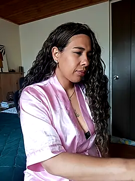 Snapshot of IVONNE_COLLINS33 chatting on 11.29.25 IVONNE COLLINS33 online show from 11.29.25