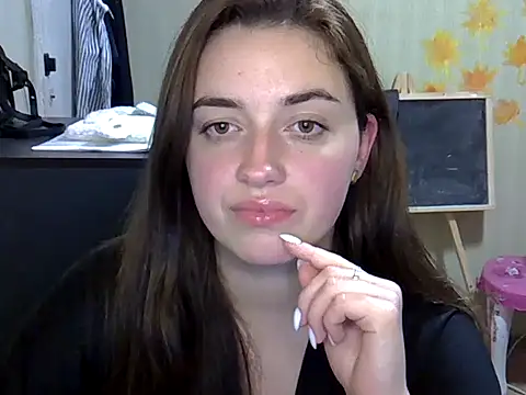 Snapshot of daniella_brun chatting on 10.18.25 daniella brun online show from 10.18.25