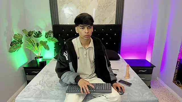 OnlyJos online show from 10.12.25