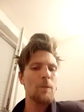 Snapshot of AcquiredCompound chatting on 10.27.25 AcquiredCompound online show from 10.27.25