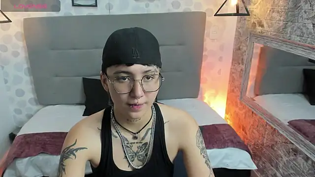 emahills  axelrose online show from 10.04.25
