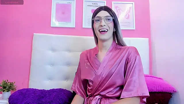 Macarena 05 online show from 10.20.25