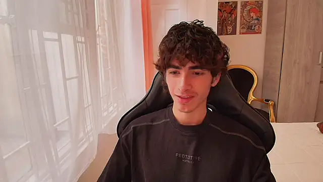 Nude Boy18 online show from 10.16.25