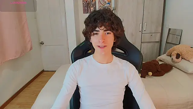 Nude Boy18 online show from 12.16.25