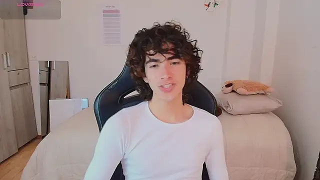 Nude Boy18 online show from 02.13.26