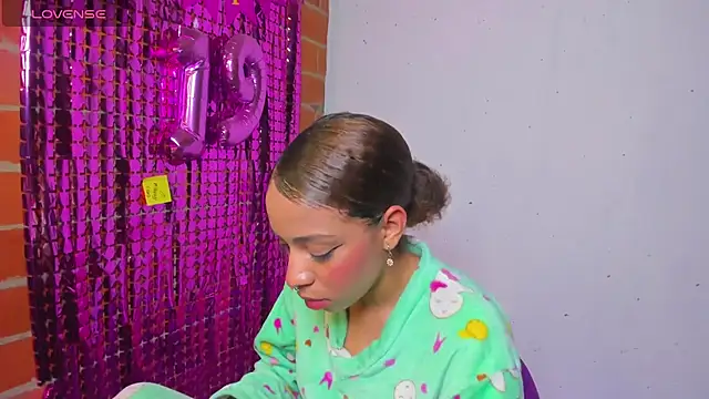 yumi hanna online show from 09.23.25