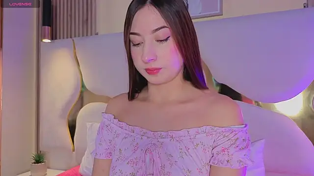 Snapshot of SofiJones_ chatting on 01.10.26 SofiJones online show from 01.10.26