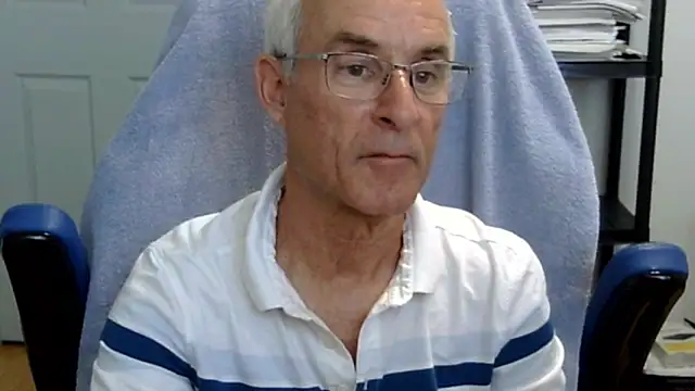 Snapshot of funone1999 chatting on 10.15.25 funone1999 online show from 10.15.25