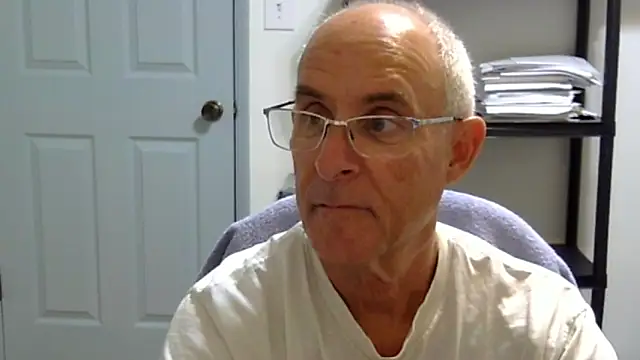 Snapshot of funone1999 chatting on 10.19.25 funone1999 online show from 10.19.25