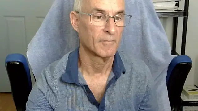 Snapshot of funone1999 chatting on 10.22.25 funone1999 online show from 10.22.25