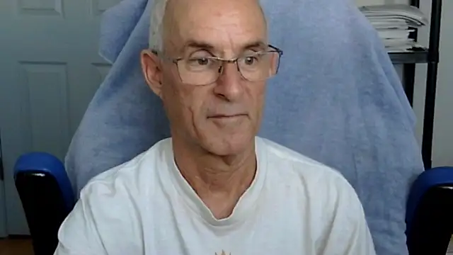 Snapshot of funone1999 chatting on 10.24.25 funone1999 online show from 10.24.25