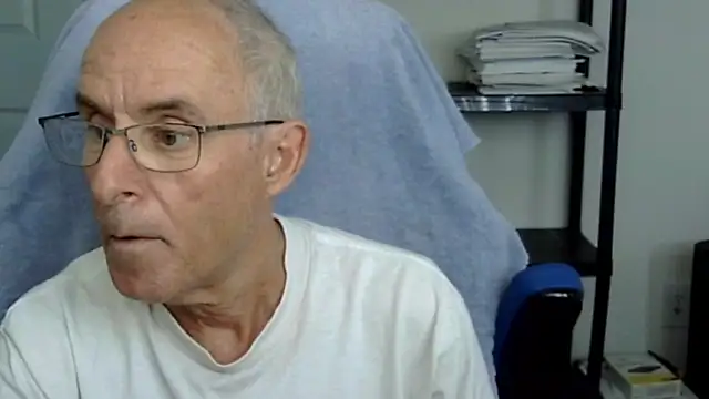 Snapshot of funone1999 chatting on 10.26.25 funone1999 online show from 10.26.25