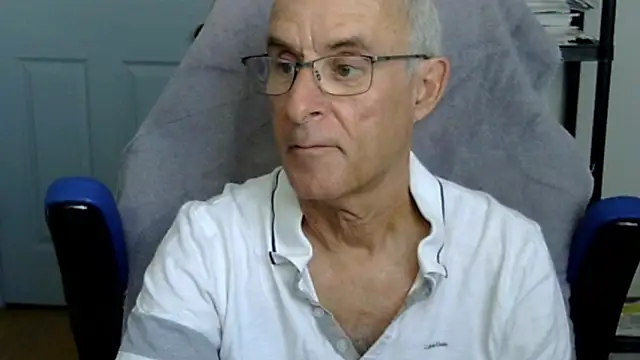 Snapshot of funone1999 chatting on 12.18.25 funone1999 online show from 12.18.25