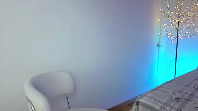 Little mia   online show from 02.22.26