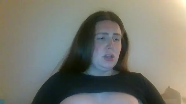 Snapshot of CherryJuneExperience chatting on 12.19.25 CherryJuneExperience online show from 12.19.25