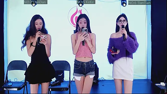 Snapshot of SK10010 chatting on 11.06.25 SK10010 online show from 11.06.25