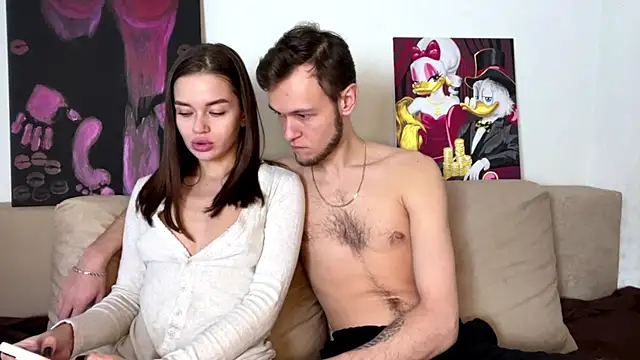 Petal Couple online show from 11.03.25