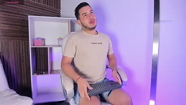 Axel grey  online show from 11.07.25