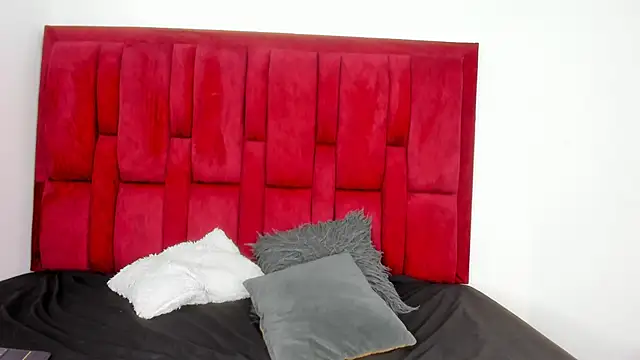 Snapshot of LilithVibe_ chatting on 10.24.25 LilithVibe online show from 10.24.25