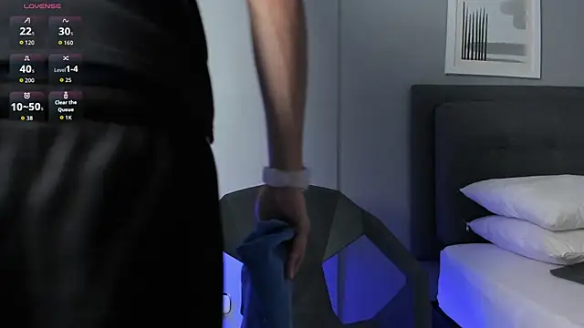 Snapshot of Tylerffoxx chatting on 02.25.26 Tylerffoxx online show from 02.25.26