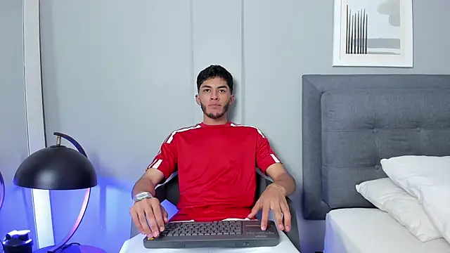 Snapshot of Tylerffoxx chatting on 02.27.26 Tylerffoxx online show from 02.27.26