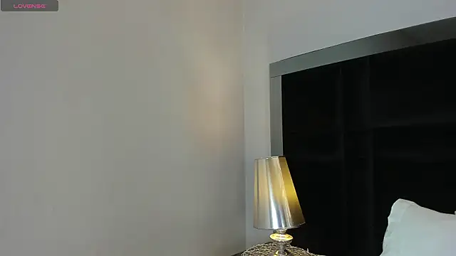 Snapshot of CarolineLee_ chatting on 02.12.26 CarolineLee online show from 02.12.26