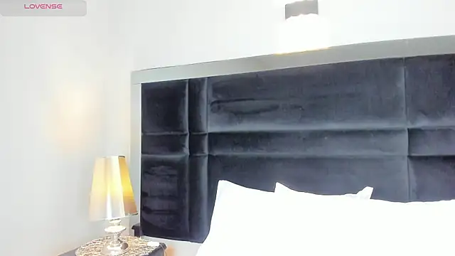 CarolineLee  online show from 03.20.26