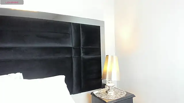 CarolineLee  online show from 03.24.26