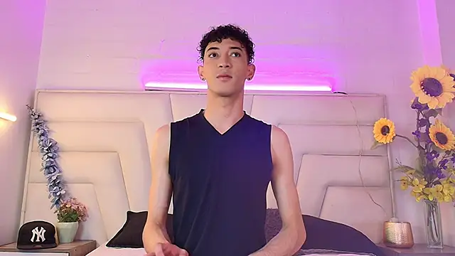 Snapshot of Ashton_Myers chatting on 10.29.25 Ashton Myers online show from 10.29.25