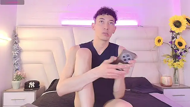 Snapshot of Ashton_Myers chatting on 11.06.25 Ashton Myers online show from 11.06.25