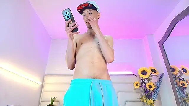 Snapshot of Ashton_Myers chatting on 11.27.25 Ashton Myers online show from 11.27.25