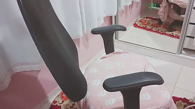Snapshot of _SexyPetite_ chatting on 07.16.26 SexyPetite online show from 07.16.26