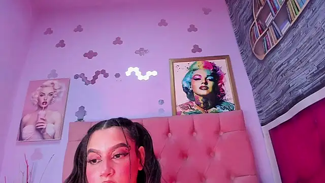 Megan Luxe online show from 01.10.26