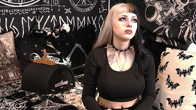 Paige Turner online show from 04.04.26